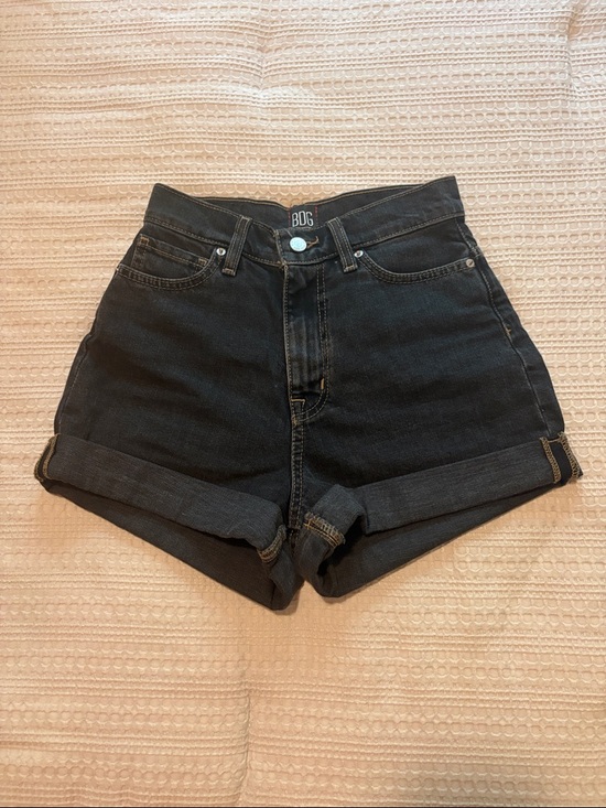 BDG Pants - BDG Mom High-Rise Rolled Hem Jean Shorts in Black